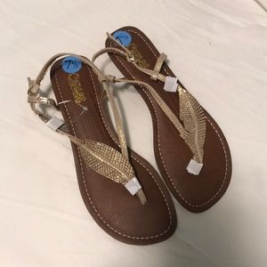 Strappy flat sandals